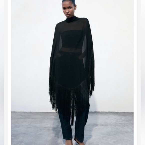 ZARA MESH FRINGED GAUZE CAPE
High collar cape with multi-positional tie detail. - Picture 11 of 13